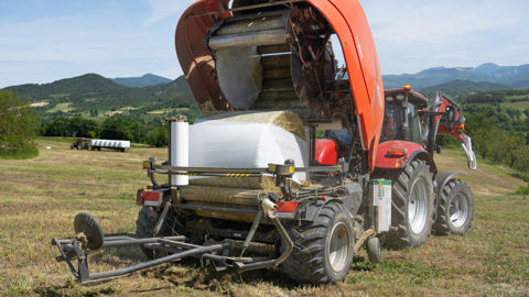 Thibault Bourdi : « La presse Kuhn i-Bio est idéale en zone de montagne » Thibault Bourdi : « La presse Kuhn i-Bio est idéale en zone de montagne »