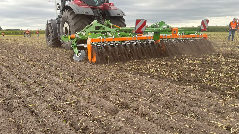 Le FW 580 s'installe sur les déchaumeurs à dents Cenio et Cenius.