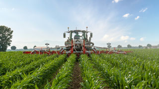 La bineuse FlexCare pourra désormais recevoir une tête de répartition pour l’engrais. La bineuse FlexCare pourra désormais recevoir une tête de répartition pour l’engrais.