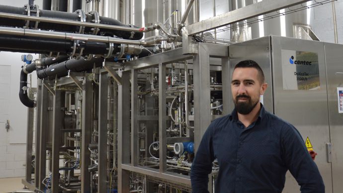 En plus de Romain Laher, manager désalcoolisation, l’usine emploie de façon temporaire deux cavistes. Le dispositif est très majoritairement automatisé.