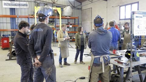 Certains organismes de formation voient toutes leurs demandes de financement rejetées pour la fin de l'année. À l'Atelier paysan par exemple (ici en photo), cela touche 280 agriculteurs.