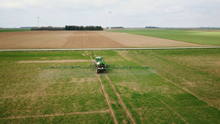 « Plusieurs États membres ont besoin de plus de temps pour préparer la conversion des registres au format électronique [...] », en particulier pour les petits agriculteurs et les agriculteurs âgés, indique le règlement d'exécution publié par l'Union européenne.