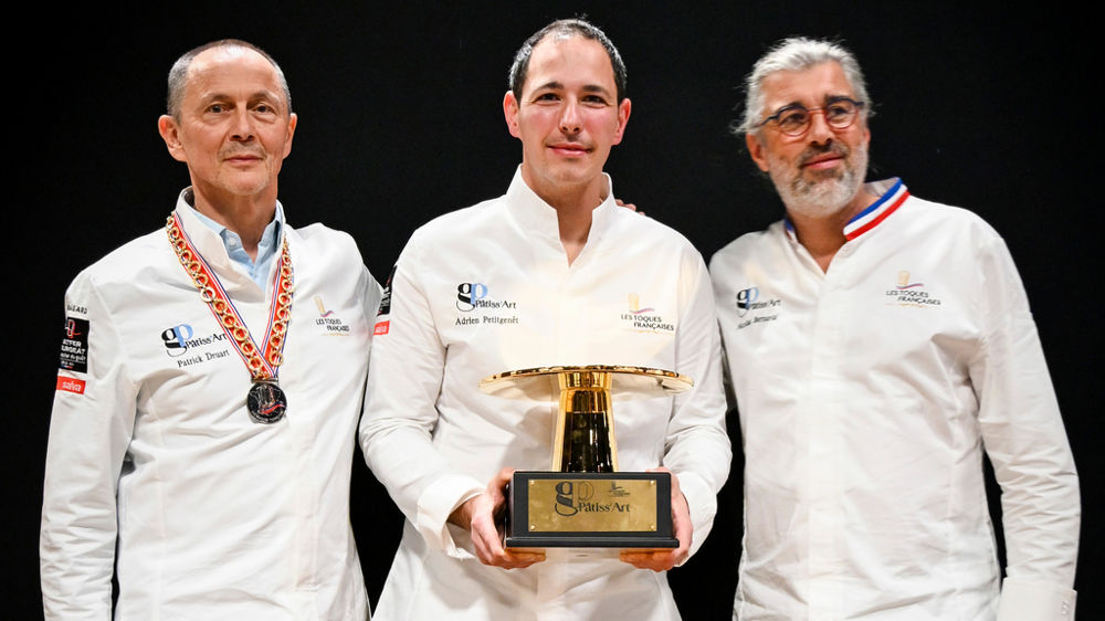 Adrien Petitgenet, chef pâtissier des Cures Marines à Trouville-sur-Mer (Calvados) remporte le Grand Prix Pâtiss’Art 2025.