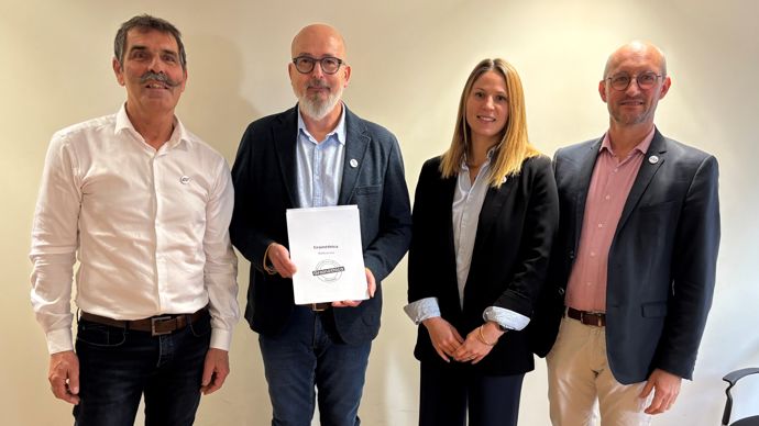 Le négoce agricole a annoncé, mardi 4 novembre, le lancement de son label RSE Grainéthica avec, de gauche à droite, Loïc Morisseau, référent RSE de NégoA, Christophe Prouteau, président de NégoA Centre-Atlantique, Maïlys Borzée, RRH chez Agri Alliances, et Antoine Pissier, président de NégoA.