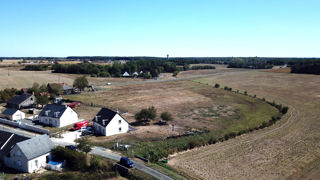 La proposition de loi permettrait aux communes rurales « très peu dense en situation de déclin démographique » de réserver des espaces pour « ne pas empêcher, a priori et de façon rigide, leur urbanisation ».