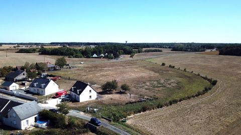 La proposition de loi permettrait aux communes rurales « très peu dense en situation de déclin démographique » de réserver des espaces pour « ne pas empêcher, a priori et de façon rigide, leur urbanisation ».