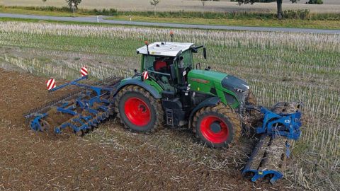 Le Gravo reçoit huit rouleaux de 360 mm de diamètre, disposés sur deux rangées espacées de 46 cm.