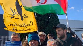 Mercredi 26 novembre 2025, une soixantaine de paysans de la Confédération paysanne ont manifesté à Perpignan devant une plateforme logistique.