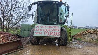 Manifestation contre l'abattage de bovins touchés par la DNC dans le Doubs