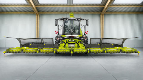 L'Orbis 12000 peut récolter 16 rangs de maïs à 75 cm.