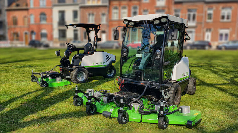 Au premier plan un modèle 8015F et au second un 4810T.