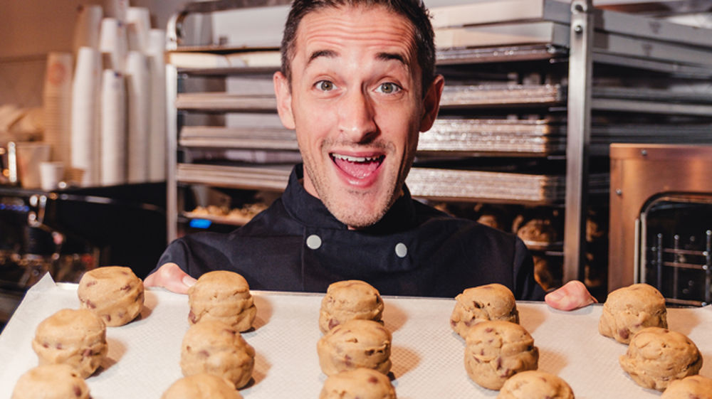 À Paris, La Fabrique cookies s’est associé avec l’influenceur Alexis Thiebaut, alias @leparisdalexis.