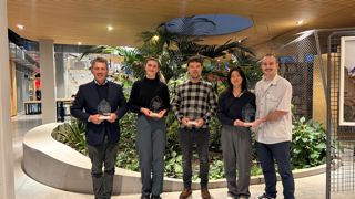 Les représentants des quatre projets lauréats d’« Accélérez votre innovation végétale ! » (de gauche à droite) : Qui Veut Rafraîchir Sa Ville ?, 235 EAT, Meka Solutions et Les Kojiteurs.