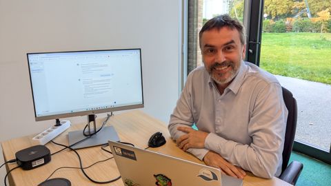 « Notre objectif est de former le personnel en présentant l'IA comme une simple boîte à outils technologique et de miser sur les collaborateurs pour identifier des cas d'usage concrets », précise Guillaume Nanot, directeur de la transformation digitale.