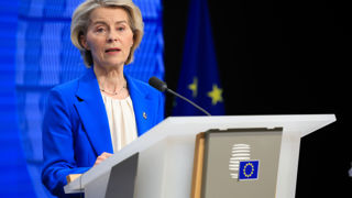 La présidente de la Commission européenne, Ursula von der Leyen, s’était dite « confiante » sur la possibilité de faire aboutir l’accord en janvier 2026.