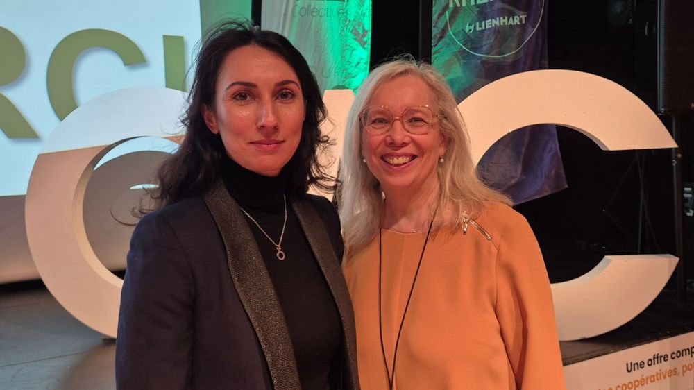 Alaleh Jossier et Michèle Waegele, nouvelle et ancienne directrice d’ECU, lors de l'assemblée générale de la Cac, le 12 décembre dernier.