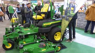 La machine à technologie hybride allie le confort de l'électrique et le diesel avec une motorisation de 43,4 ch.