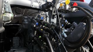 Obligatoire depuis un an, le freinage double ligne entraîne un surcoût, que ce soit sur les tracteurs ou sur les équipements attelés.