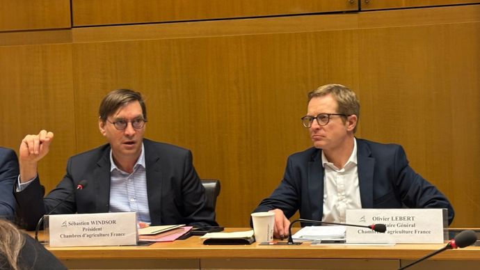 Sébastien Windsor, président des Chambres d'agriculture, et Olivier Lebert, secrétaire général, lors d'une conférence de presse le 14 janvier.