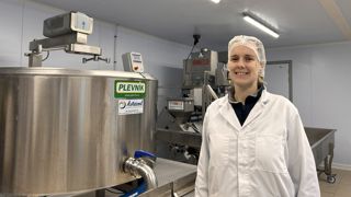 Juliane ne voulait pas faire de la glace ou des yaourts comme beaucoup le font déjà aux alentours, « on a cherché un produit qui se différenciait des autres, parce que je ne voulais pas être en concurrence avec les voisins ».