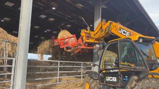 La pailleuse Altec est installée sur une tourelle pour plus de maniabilité.