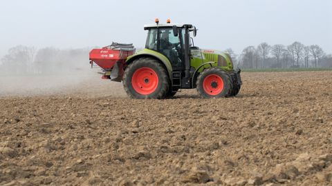 Il existe quatre sources d’entrée d’azote dans le système agricole européen : les engrais minéraux de synthèse, la fixation symbiotique grâce aux légumineuses, les dépôts atmosphériques et l'alimentation animale importée.