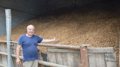 Pour Daniel Guery, « la litière 100 % plaquette devient plus avantageuse quand le prix de la paille dépasse les 84 €/t ».