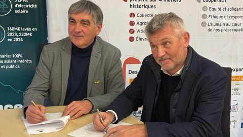 Denis Mathé, président d'Océalia, et Bertrand Drouot L'Hermine, directeur délégué de TSE, à l'occasion de la signature du partenariat, jeudi 22 janvier, à Cognac (Charente).