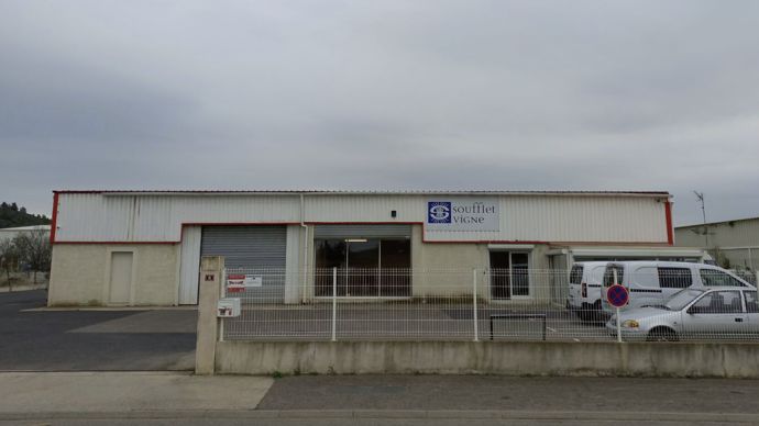 Le magasin de Montredon-des-Corbières (Aude) figure parmi les neuf sites que Perret SA pourrait reprendre à l’issue des négociations exclusives engagées avec Soufflet vigne.