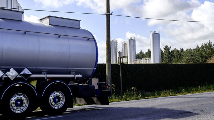 En 2025, le lait des producteurs français a été payé 42 €/1000 l de moins, en moyenne, que celui de leurs collègues allemands. Ils attendent un retour d'ascenseur des industriels en 2026.