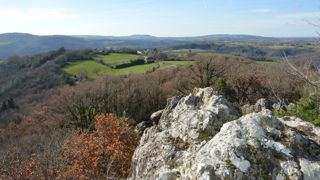 Le roc de Miramont, dans l’Aveyron, offre une vue à 360°.