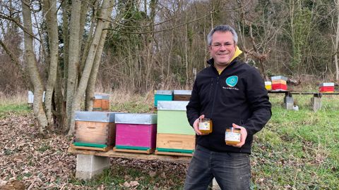 Sébastien Lamand est apiculteur professionnel à Bailleval (Oise).