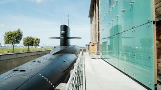Les visiteurs de la Cité de la mer à Cherbourg peuvent découvrir l'ancien sous-marin nucléaire, le Redoutable.