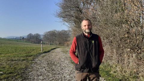 Une épaisse couche de gravier vient recouvrir le fond du chemin de Gautier Fihue, constitué de craie.