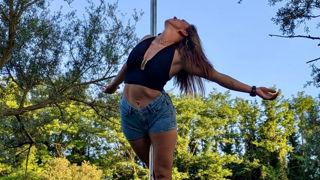 La pole dance s’est démocratisée en tant qu’activité sportive artistique partout en France.