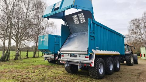 La forme de la porte arrière de la Rollpush permet de gagner 3 m³ de chargement.