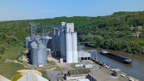 Le port de Metz, premier port céréalier intérieur français, et qui voit chaque année transiter 3,8 millions de tonnes de marchandises, demeure la « locomotive » dans le nouveau dispositif.