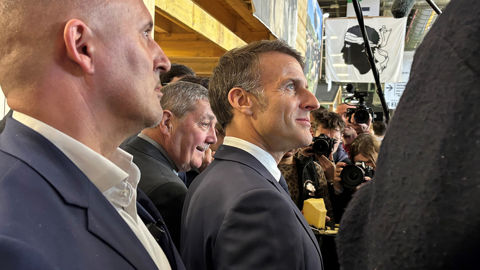 Le président de la République affirme vouloir défendre le budget de la Pac et obtenir les moyens de moderniser les exploitations agricoles et l'industrie agroalimentaire.