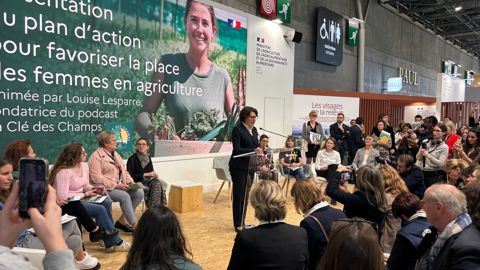 C'est entourée de femmes, sur le stand du ministère de l'Agriculture au Salon de l'Agriculture qu'Annie Genevard a présenté le « Plan d’actions pour favoriser la place des femmes en agriculture ».