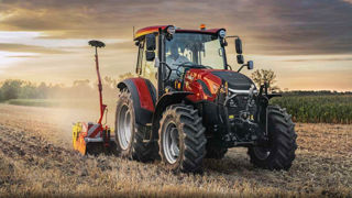 Les gros Farmall de Case IH embarquent désormais des solutions de confort comme un inverseur électrohydraulique.