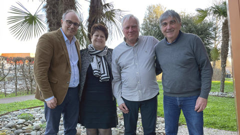 De gauche à droite, Mathieu Staub, DG d'Océalia, Jacqueline Piveteau, veuve de Gérard Piveteau, Christian Piveteau, ex-dirigeant du négoce, et Denis Mathé, président d'Océalia, lors de la signature de la reprise.