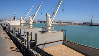 Une interruption prolongée du trafic maritime dans le détroit d'Ormuz « pourrait avoir des répercussions sur l'ensemble des systèmes alimentaires », s'inquiète l'OMC.