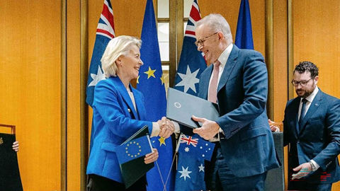 Ursula von der Leyen, la présidente de la Commission européenne, et Anthony Albanese, le Premier ministre australien, ont signé un accord de libre-échange ce mardi 24 mars 2026, à Canberra.