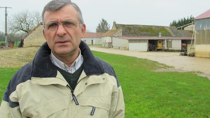 Bernard Gabaud, agriculteur à Villedieu-sur-Indre dans l’Indre, sur 180 ha de colza, blé, orge et légumineuses porte graines.