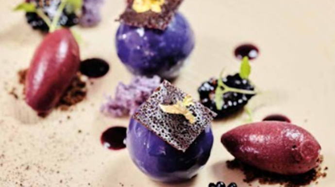 Sphère glacée chocolat, mûre-réglisse - Recettes