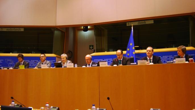 Dacian Ciolos (Com. EU), Simon Coveney (Irlande) et les quatre rapporteurs du projet de réforme de la Pac du Parlement européens.