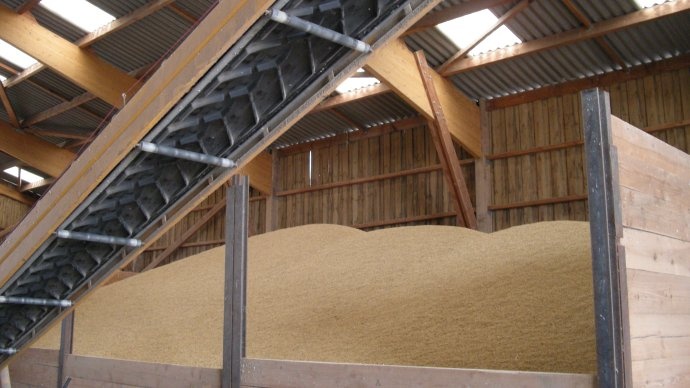 Stockage à plat de blé.