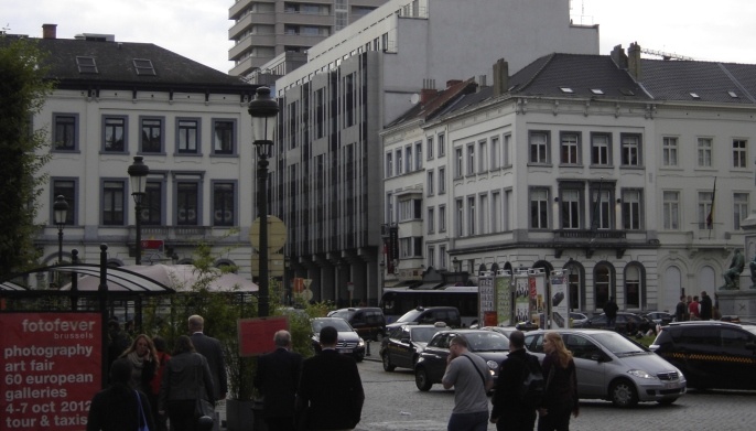 A Bruxelles, la place devant le Parlement européen très attaché à la codécision avec la Commission et le Conseil européens.