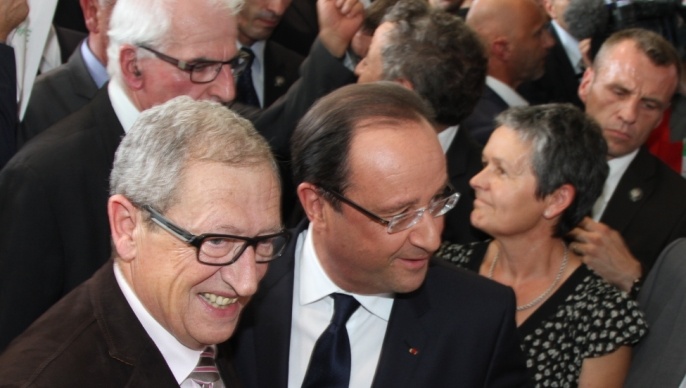 René SOuchon,président du Conseil régional d'Auvergne et François Hollande, président de la République. Il a été ministre délégué auprès du ministre de l'Agriculture, chargé de l'Agriculture et de la Forêt de 1985 à 1986.  