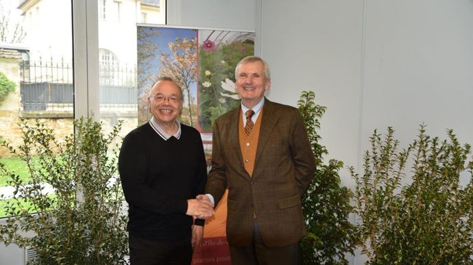 Philippe Poullain (à droite), premier président du Conseil horticole, est venu pour sceller la fusion des trois entités horticoles d’Ile-de-France. A gauche, Chistophe Jarry, président du tout nouveau Conseil Horticole IDF.